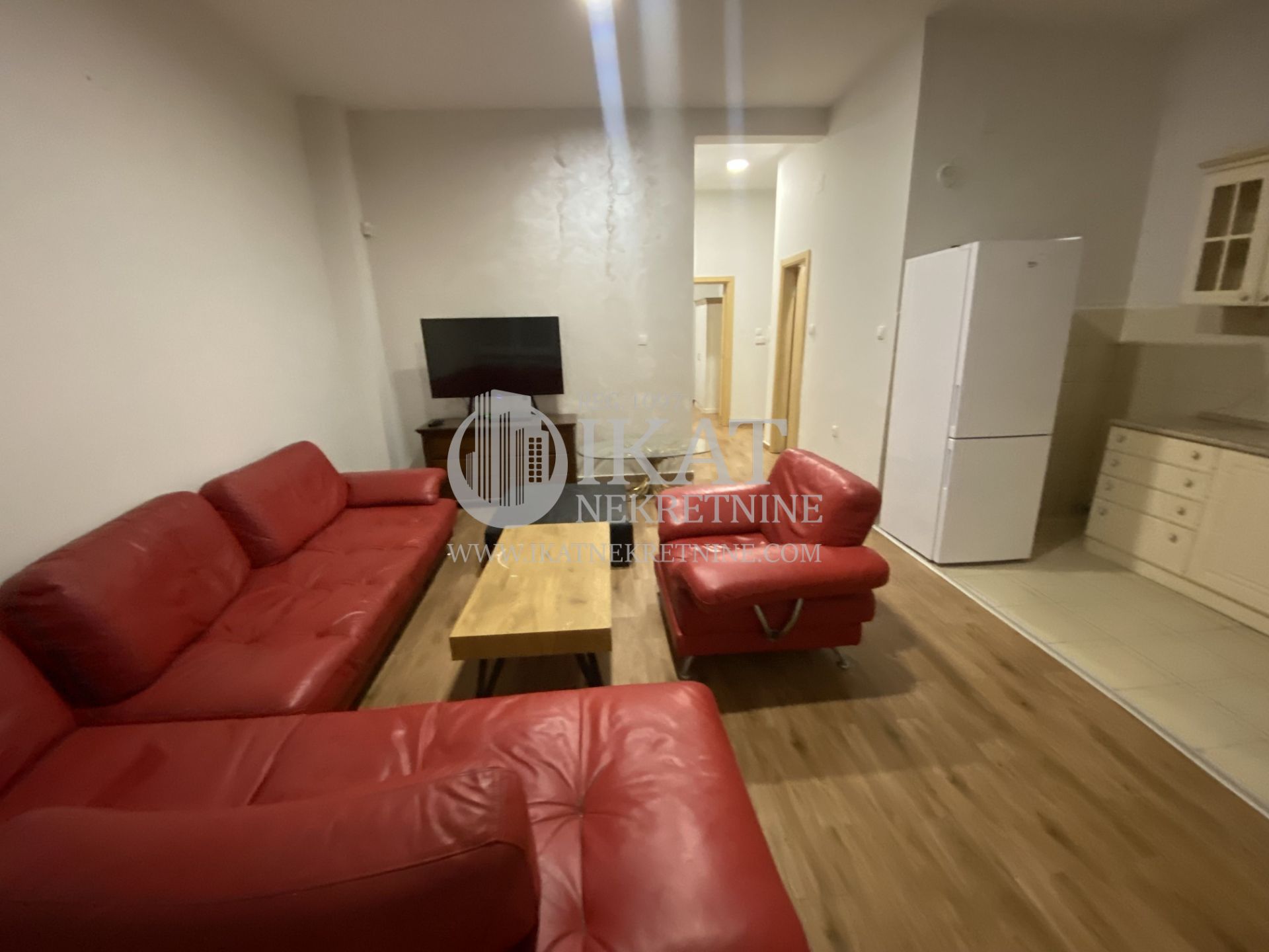 Zemun, Gornji grad 75m2 sa dvorištem ID#3905 1.000 €